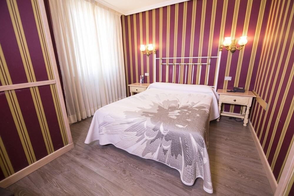 Hotel Julia Aranda de Duero Ngoại thất bức ảnh