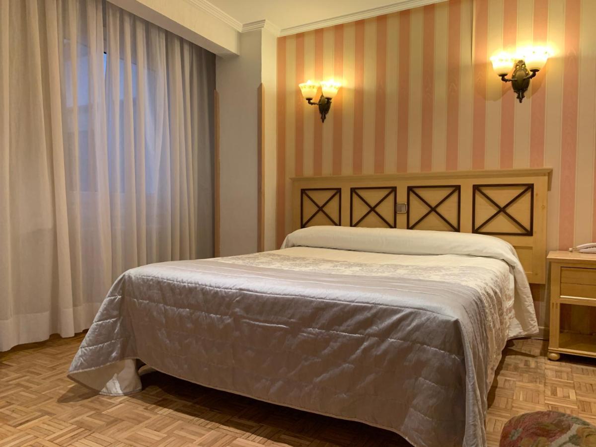 Hotel Julia Aranda de Duero Ngoại thất bức ảnh