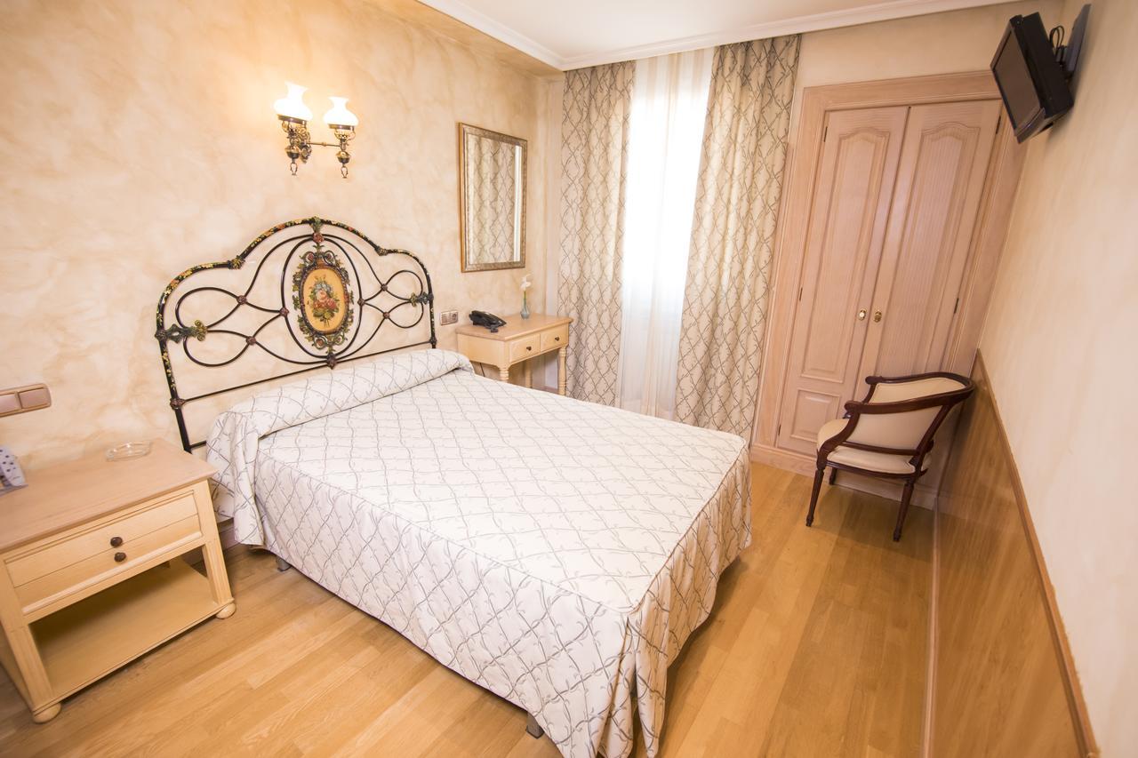 Hotel Julia Aranda de Duero Ngoại thất bức ảnh