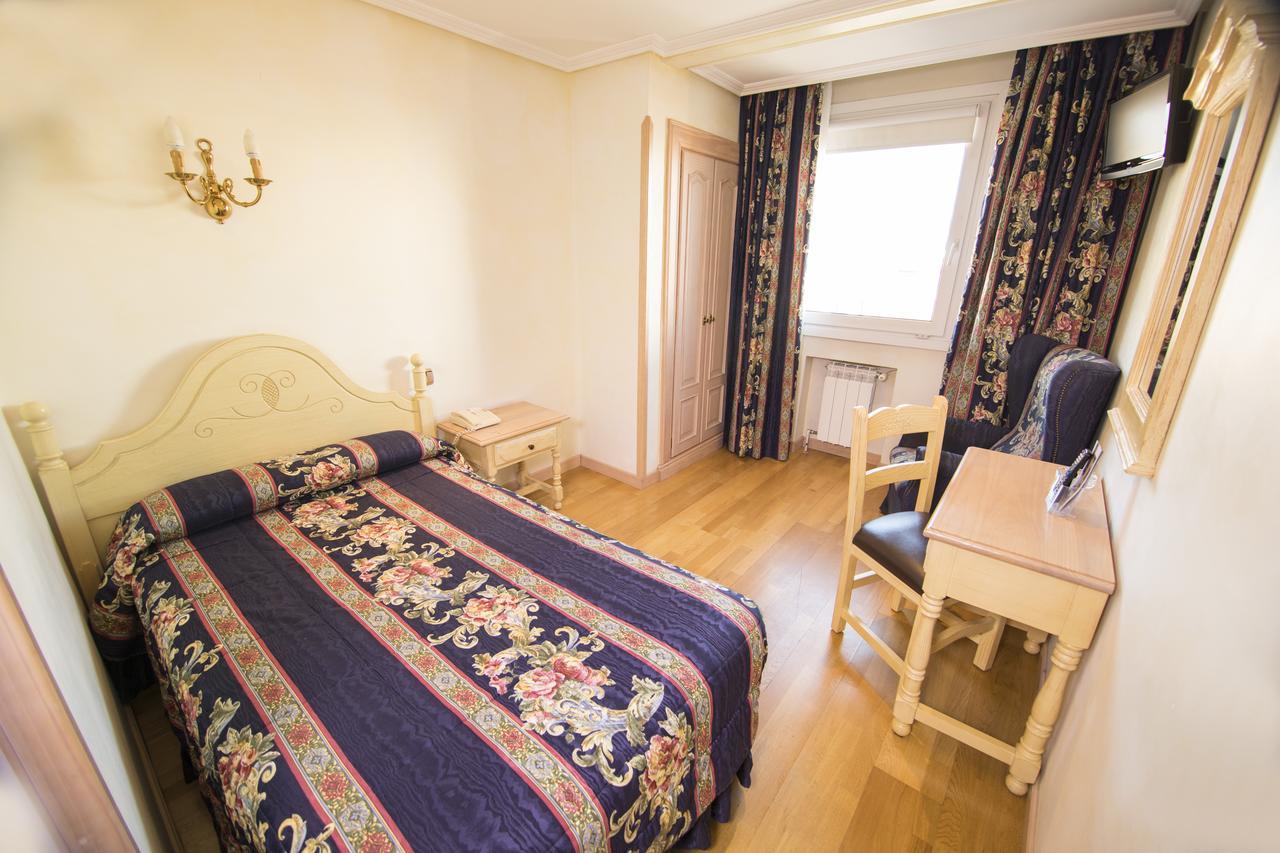 Hotel Julia Aranda de Duero Ngoại thất bức ảnh
