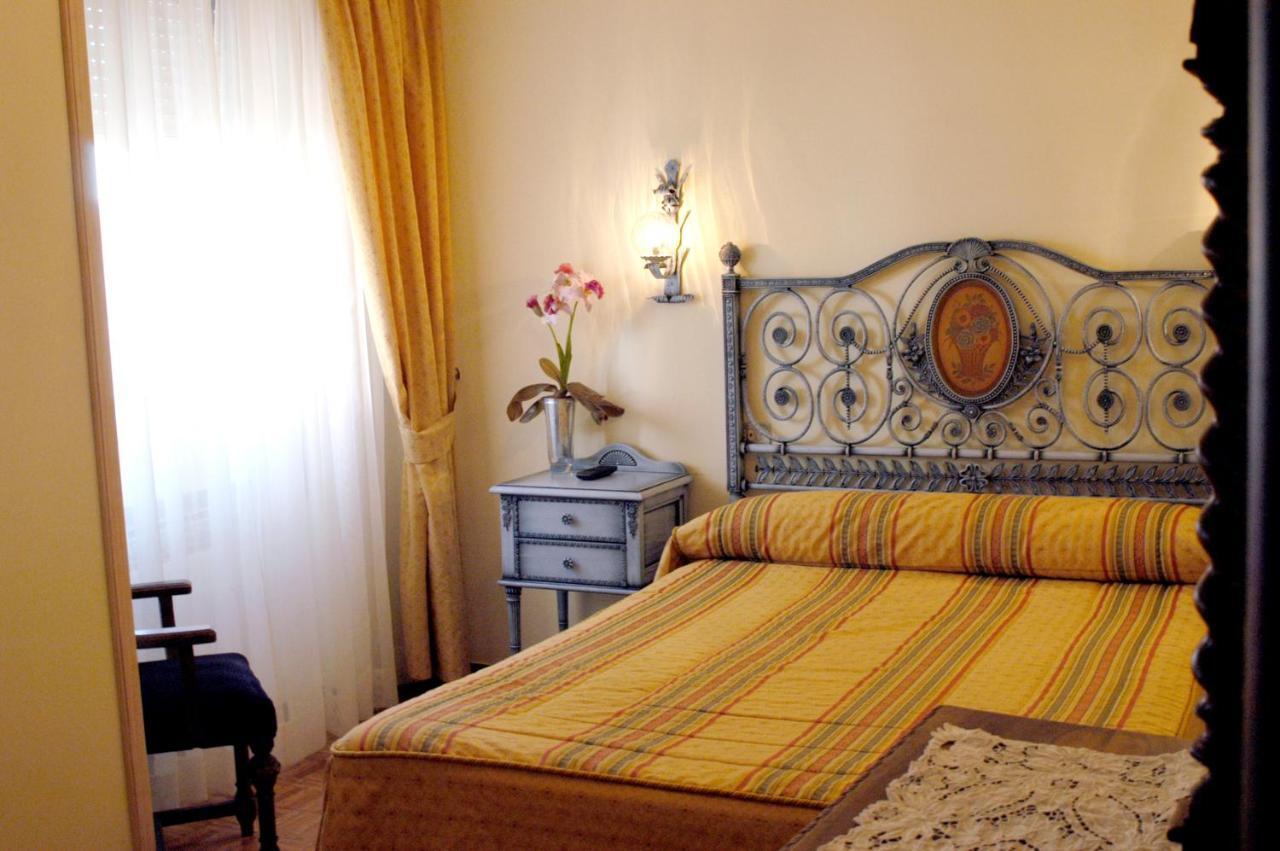 Hotel Julia Aranda de Duero Phòng bức ảnh